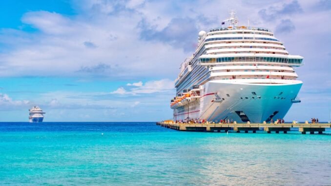 cruise-ships-docking-in-port-grand-turk_t20_nRbnP7-1